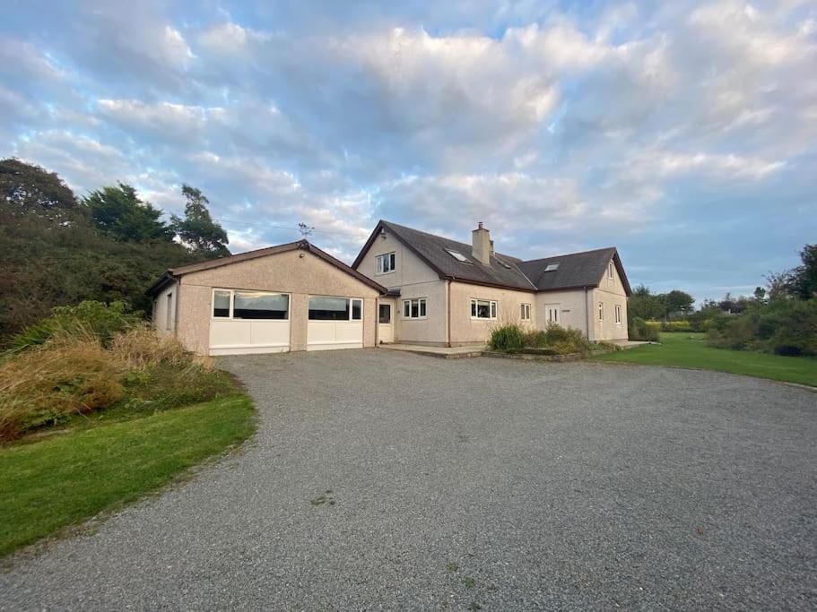 Jaw-Dropping Beach House In Anglesey Бенлеч Екстериор снимка
