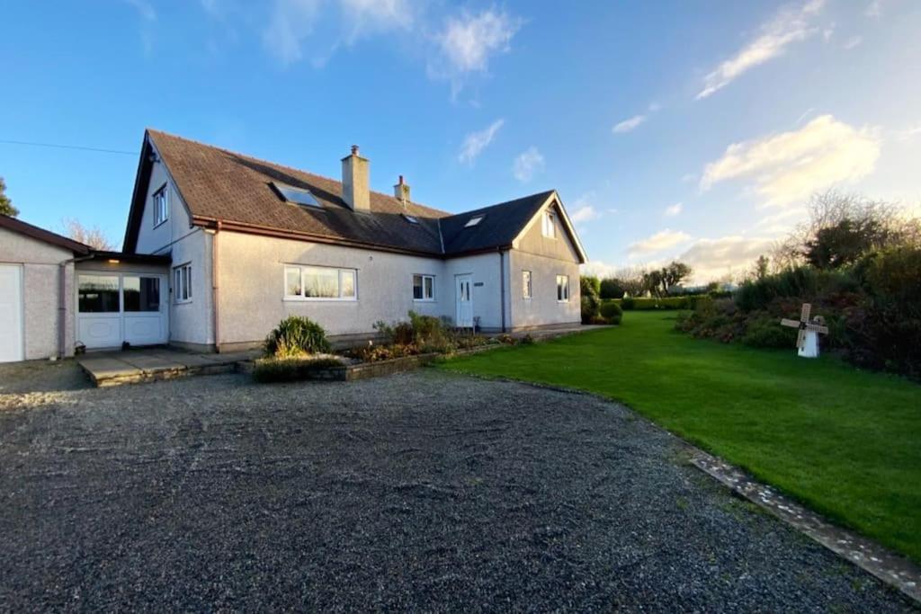 Jaw-Dropping Beach House In Anglesey Бенлеч Екстериор снимка