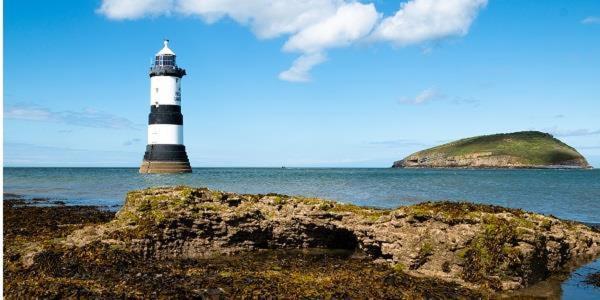 Jaw-Dropping Beach House In Anglesey Бенлеч Екстериор снимка