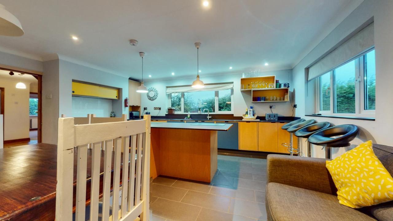 Jaw-Dropping Beach House In Anglesey Бенлеч Екстериор снимка