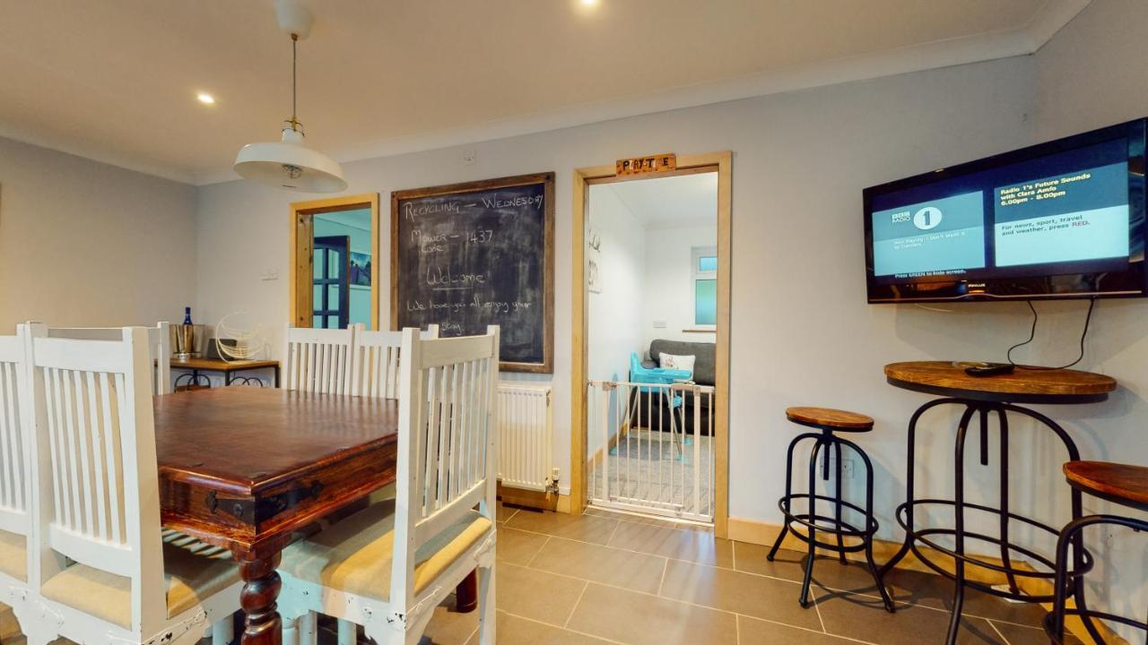 Jaw-Dropping Beach House In Anglesey Бенлеч Екстериор снимка