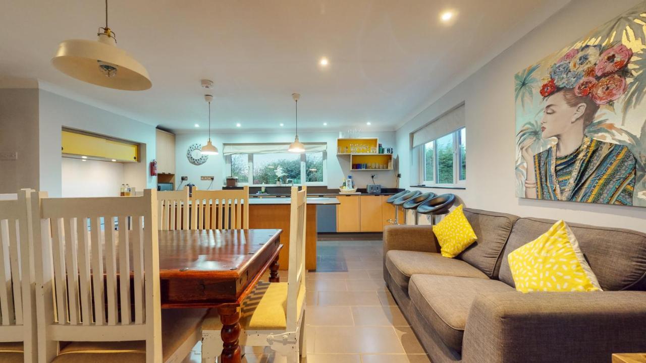 Jaw-Dropping Beach House In Anglesey Бенлеч Екстериор снимка