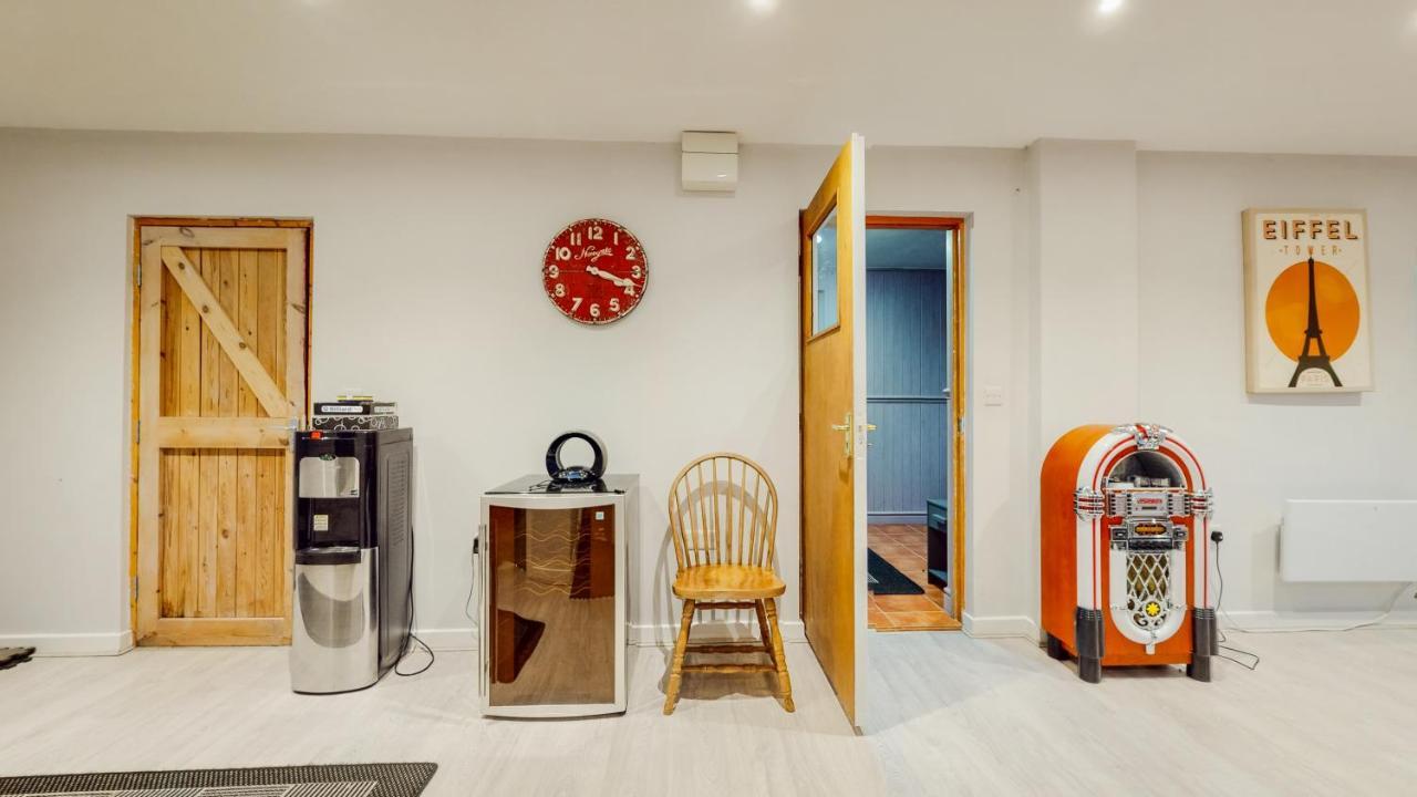 Jaw-Dropping Beach House In Anglesey Бенлеч Екстериор снимка