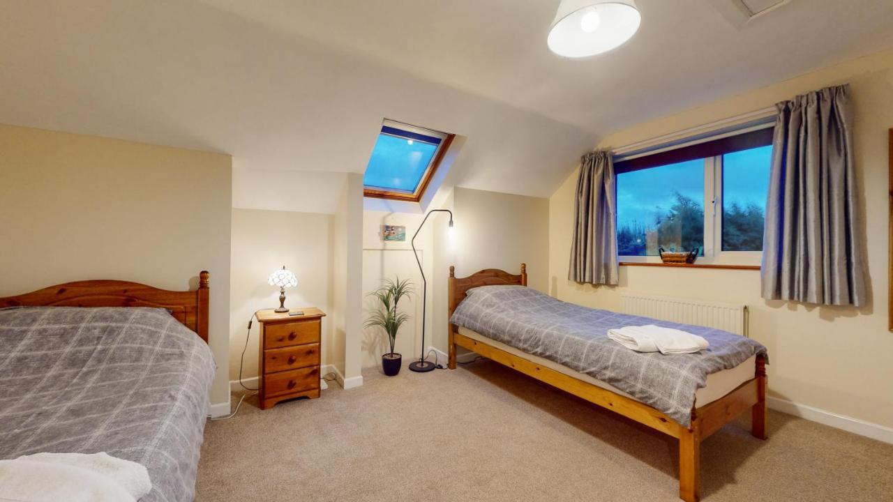 Jaw-Dropping Beach House In Anglesey Бенлеч Екстериор снимка