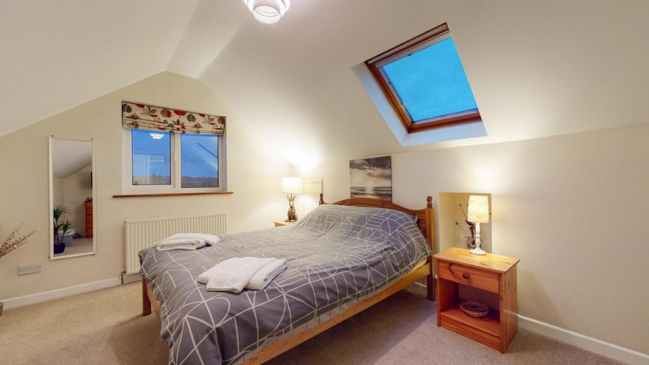 Jaw-Dropping Beach House In Anglesey Бенлеч Екстериор снимка