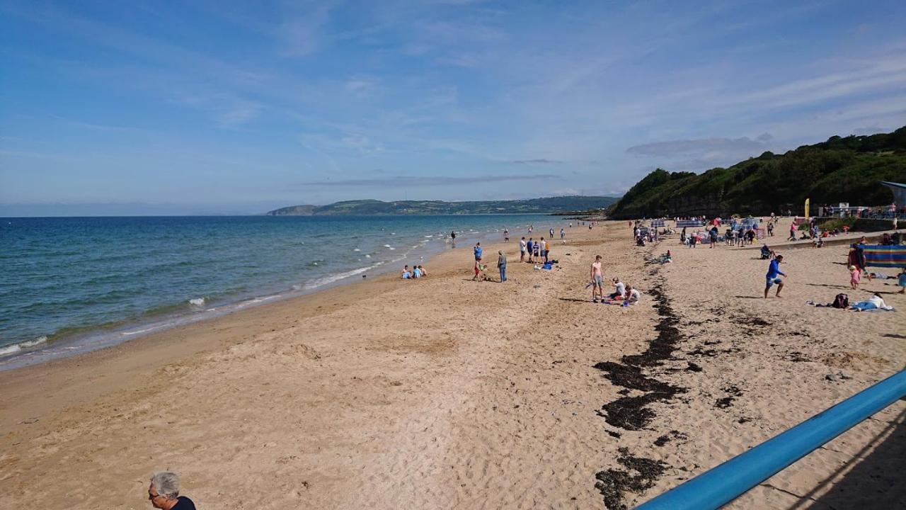 Jaw-Dropping Beach House In Anglesey Бенлеч Екстериор снимка